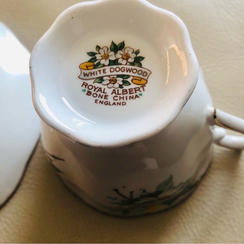 Royal Albert White Dogwood Vintage Tea Cup And Saucer Set Made in England - Picture 11 of 13